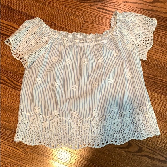 Tops - Off the shoulder shirt never worn